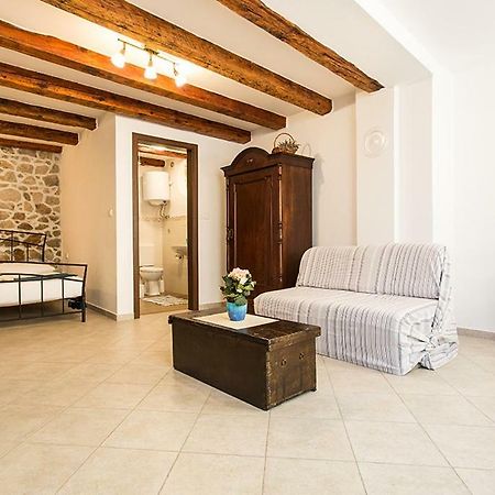 Apartment & Room Antonio Vrbnik Extérieur photo