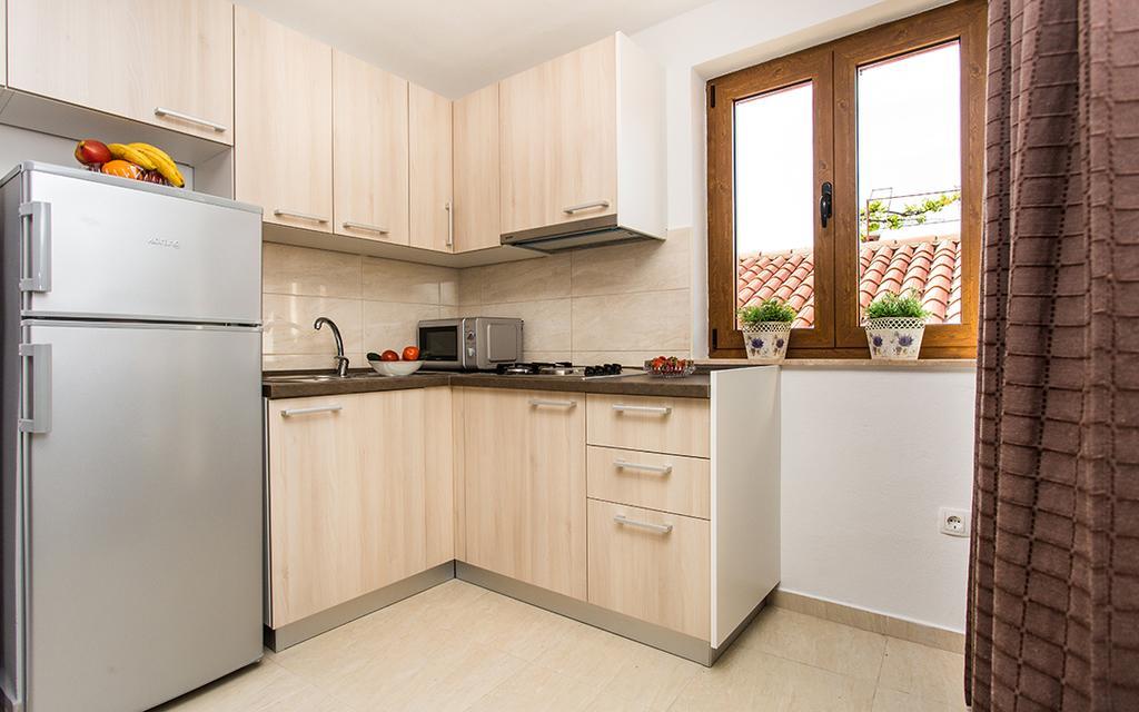 Apartment & Room Antonio Vrbnik Extérieur photo