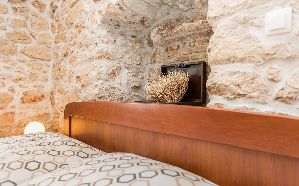 Apartment & Room Antonio Vrbnik Extérieur photo