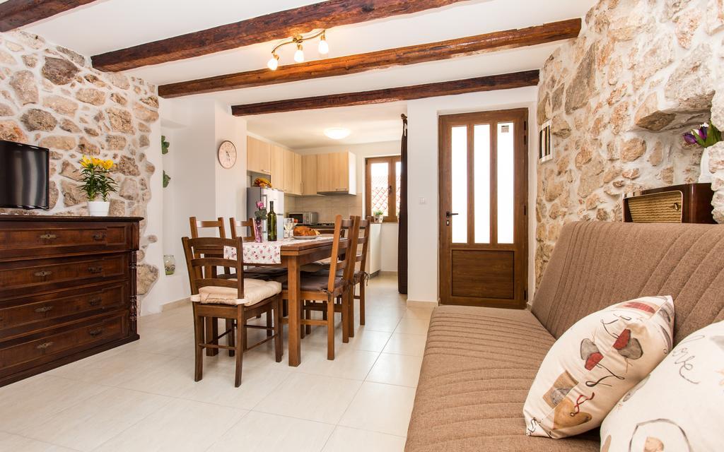 Apartment & Room Antonio Vrbnik Extérieur photo